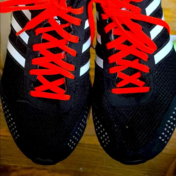 Women’s 8m Adidas Shoe - Picture 1 of 6